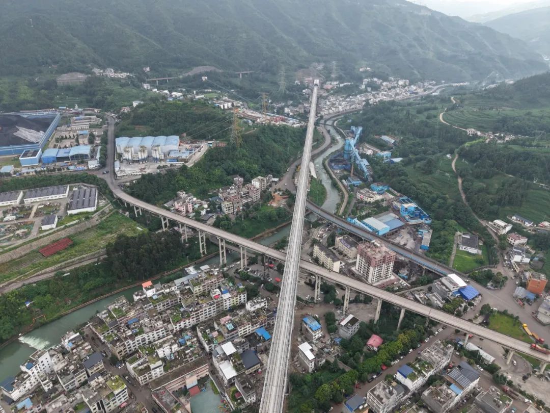 成都高铁乘务员招聘新闻