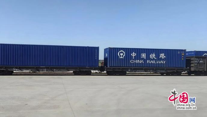 铁轨奔涌活力 货运上扬显生机