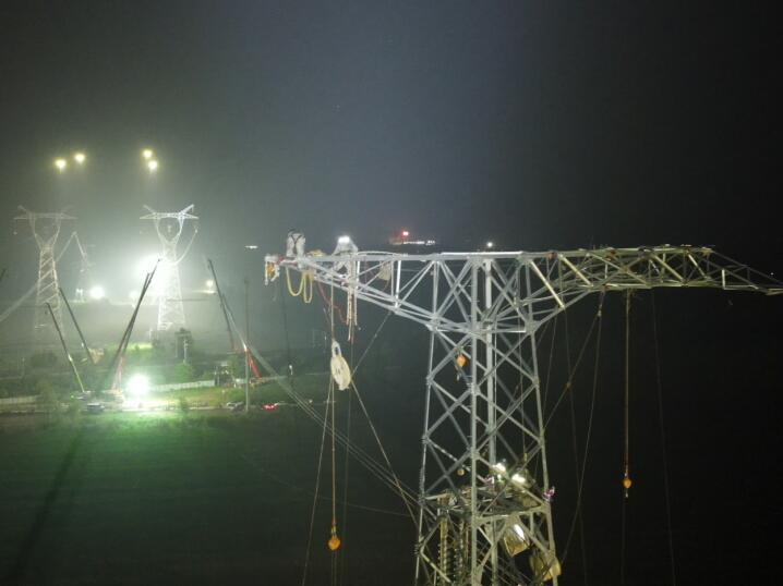 毫米级精度下的"空中芭蕾"——安徽500千伏线路跨越高铁施工