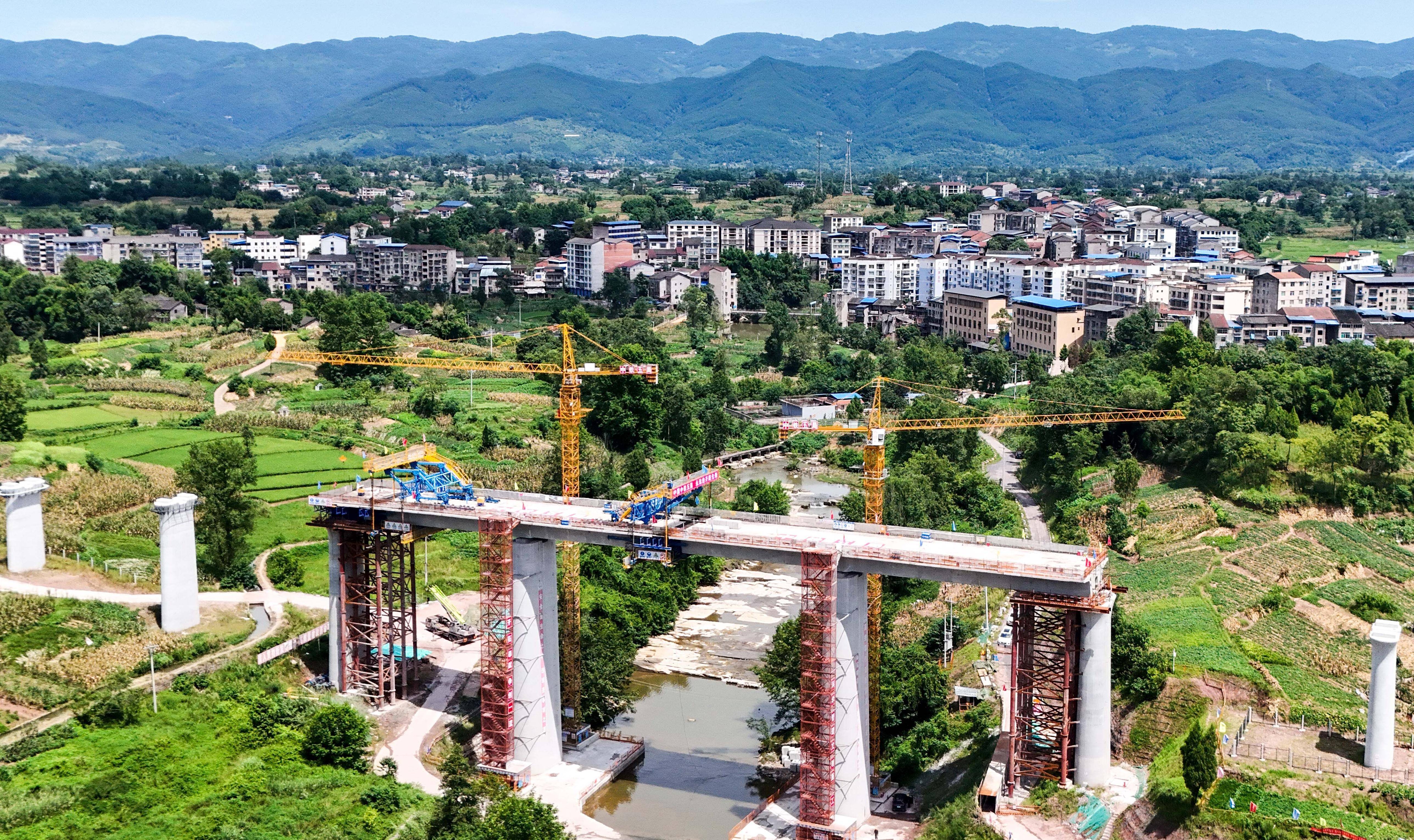 西渝高铁林家沟特大桥连续梁工程取得重大进展‌