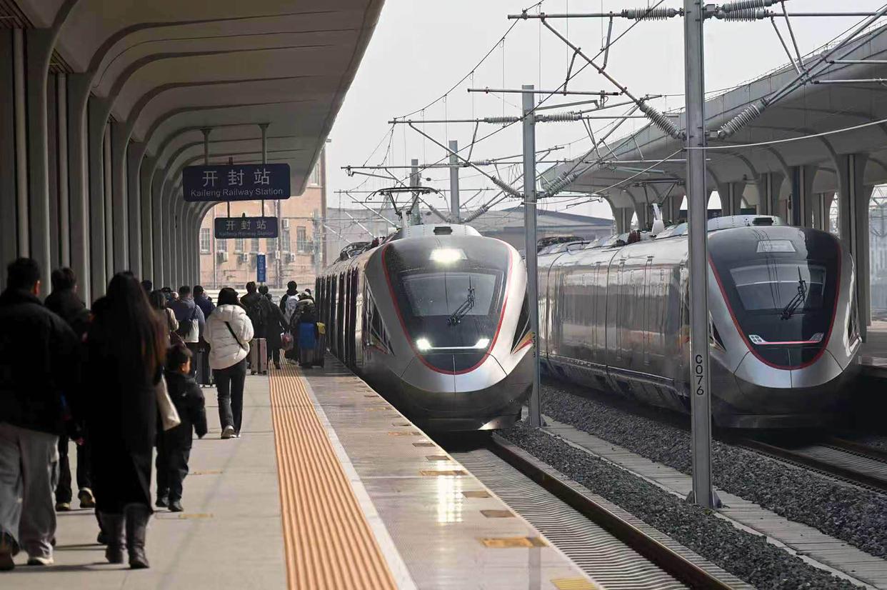 郑开城际铁路全线贯通运营一周年 双城融合跑出加速度