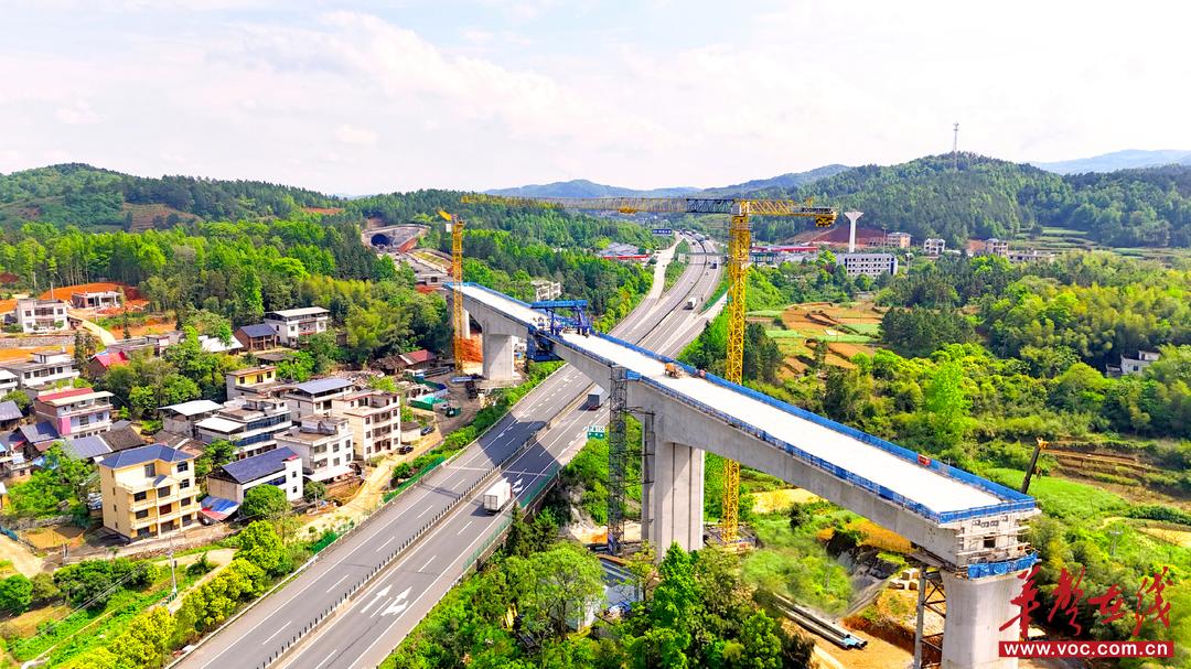 误差小于5毫米！邵永铁路合志亭特大桥主跨合龙